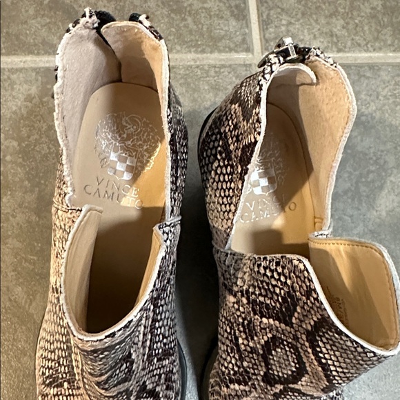 Vince Camuto Gigietta Booties - Picture 5 of 10